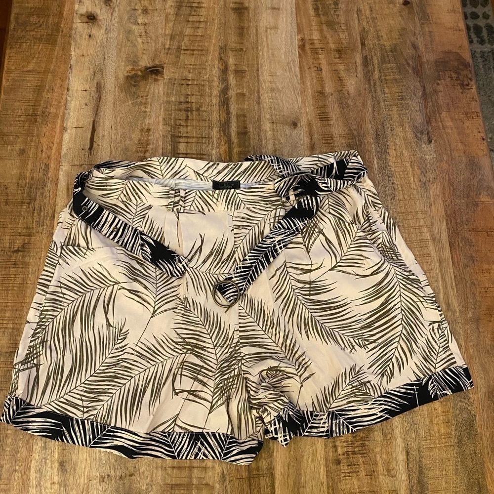 Belldini Bermuda shorts silky soft loose relaxed fit with belt palm tree nwot